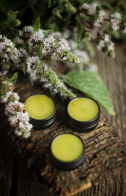 A summer symphony of scents: Create your own unique solid perfumes!